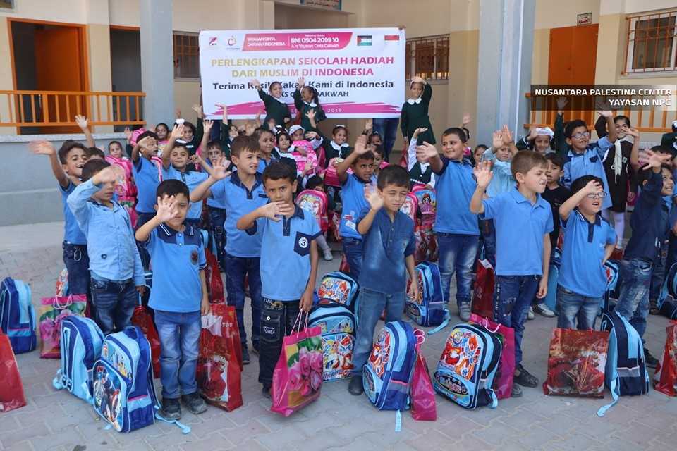 Yayasan Cinta Dakwah Indonesia Kerja sama dengan NPC Salurkan Bantuan Perlengkapan Sekolah di Deir Balah, Gaza Tengah, Palestina