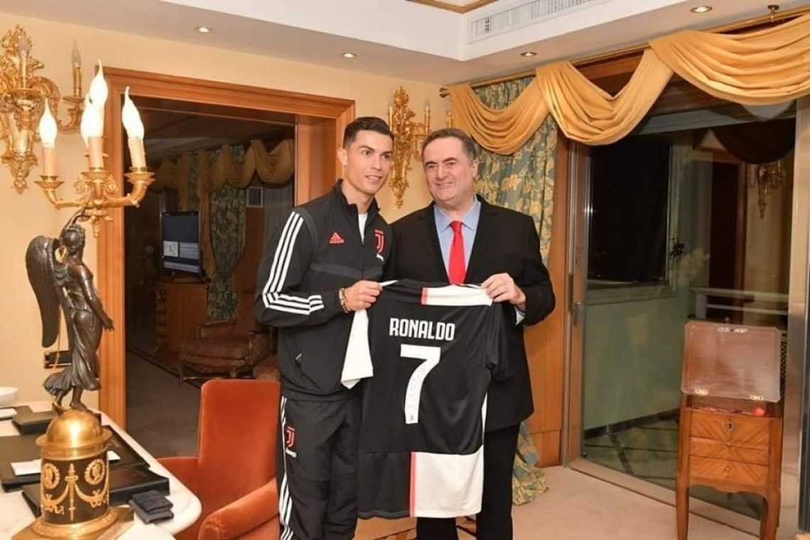 Hadiahkan Jersey Miliknya kepada Menlu Israel, Cristiano Ronaldo Tuai Kritikan