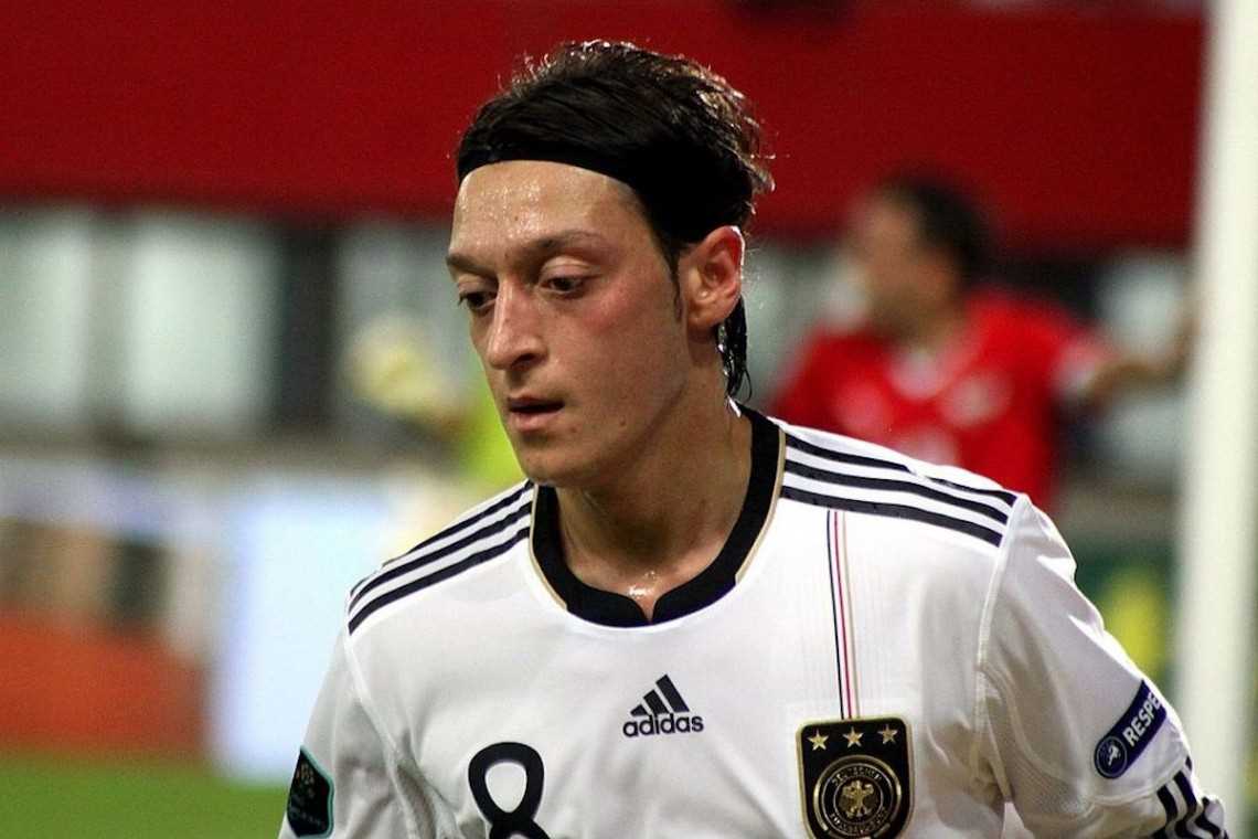 Bersuara Soal Uighur, China Hapus Mesut Ozil dari Game FIFA dan PES
