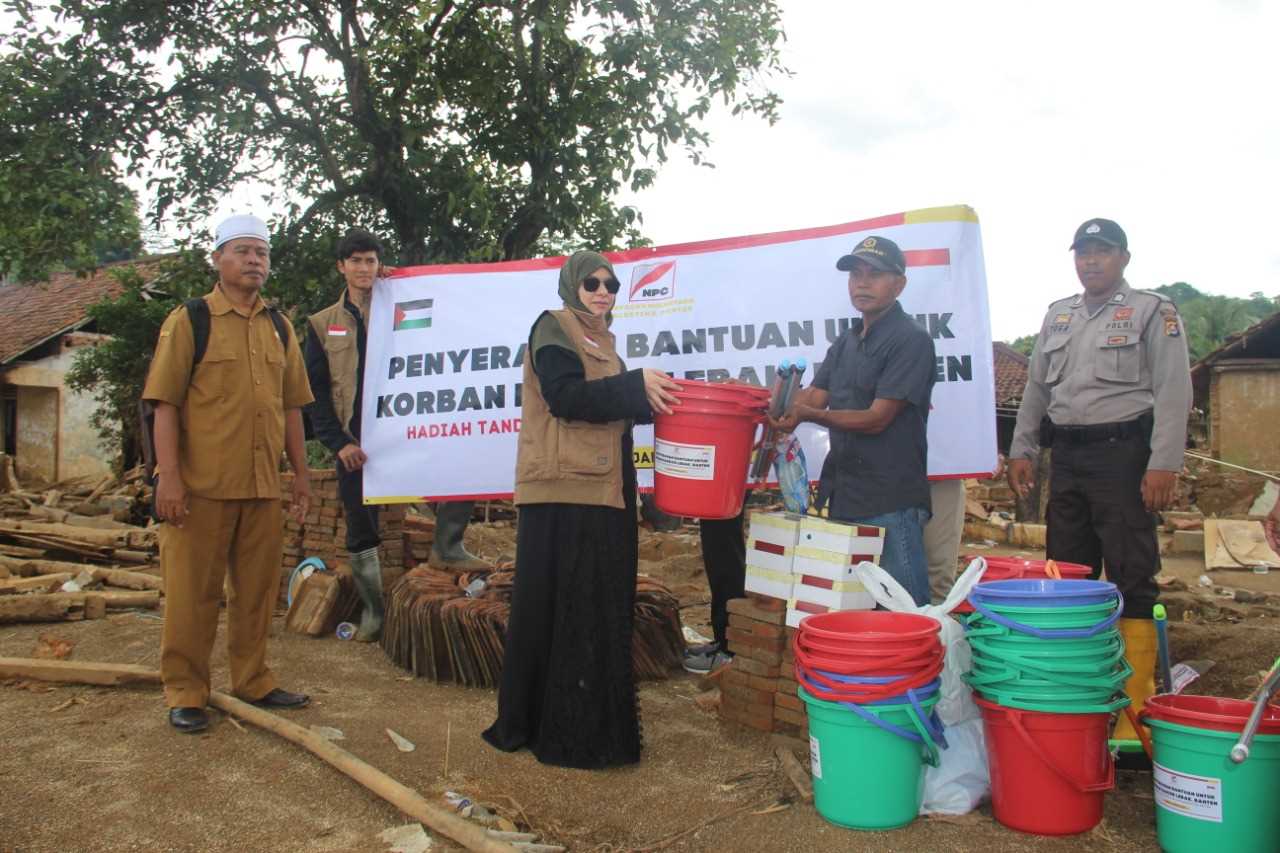 TITIPAN DARI RAKYAT PALESTINA UNTUK WARGA KORBAN BANJIR, Bentuk Kecintaan pada Indonesia, Masyarakat Palestina Salurkan Bantuan untuk Korban Banjir di Banten.
