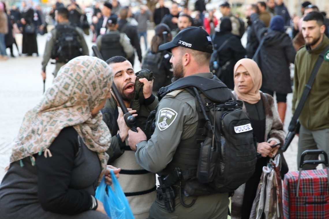 Pasukan Israel Serbu Masjid Al-Aqsa, 10 Warga Palestina Terluka, 3 Ditahan