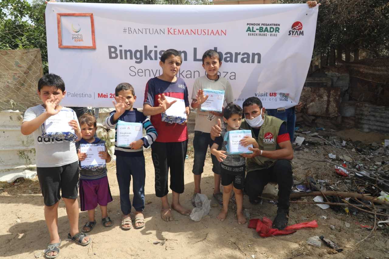 Kado Lebaran Syam Organizer dan Mitra Al-Badar untuk Muslimin Duafa di Gaza