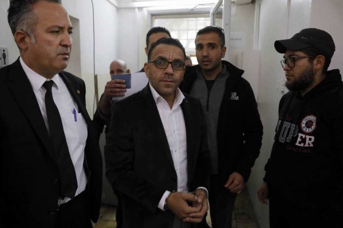 Tanpa Alasan Jelas, Militer Israel Tangkap Gubernur Yerusalem