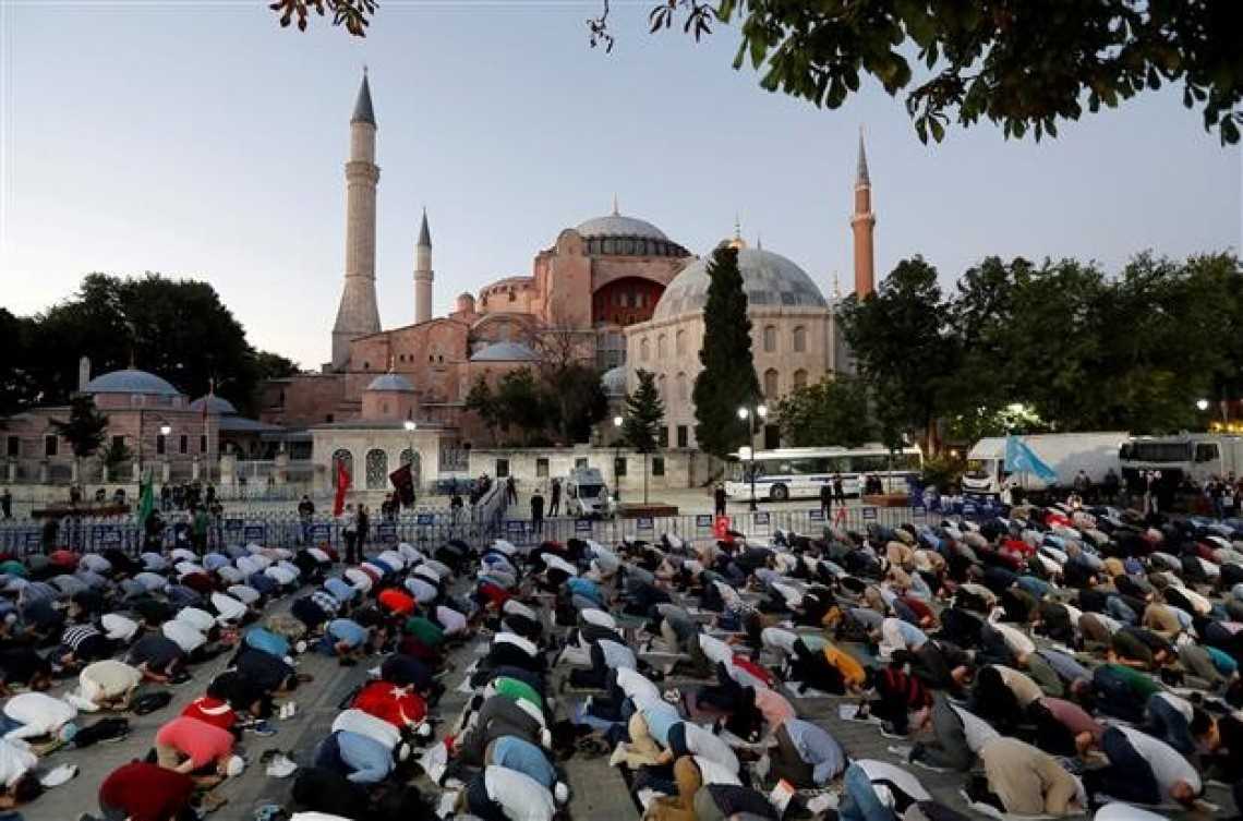 Bersama Ribuah Muslim, Erdogan Melaksanakan Shalat Jumat di Masjid Hagia Sophia
