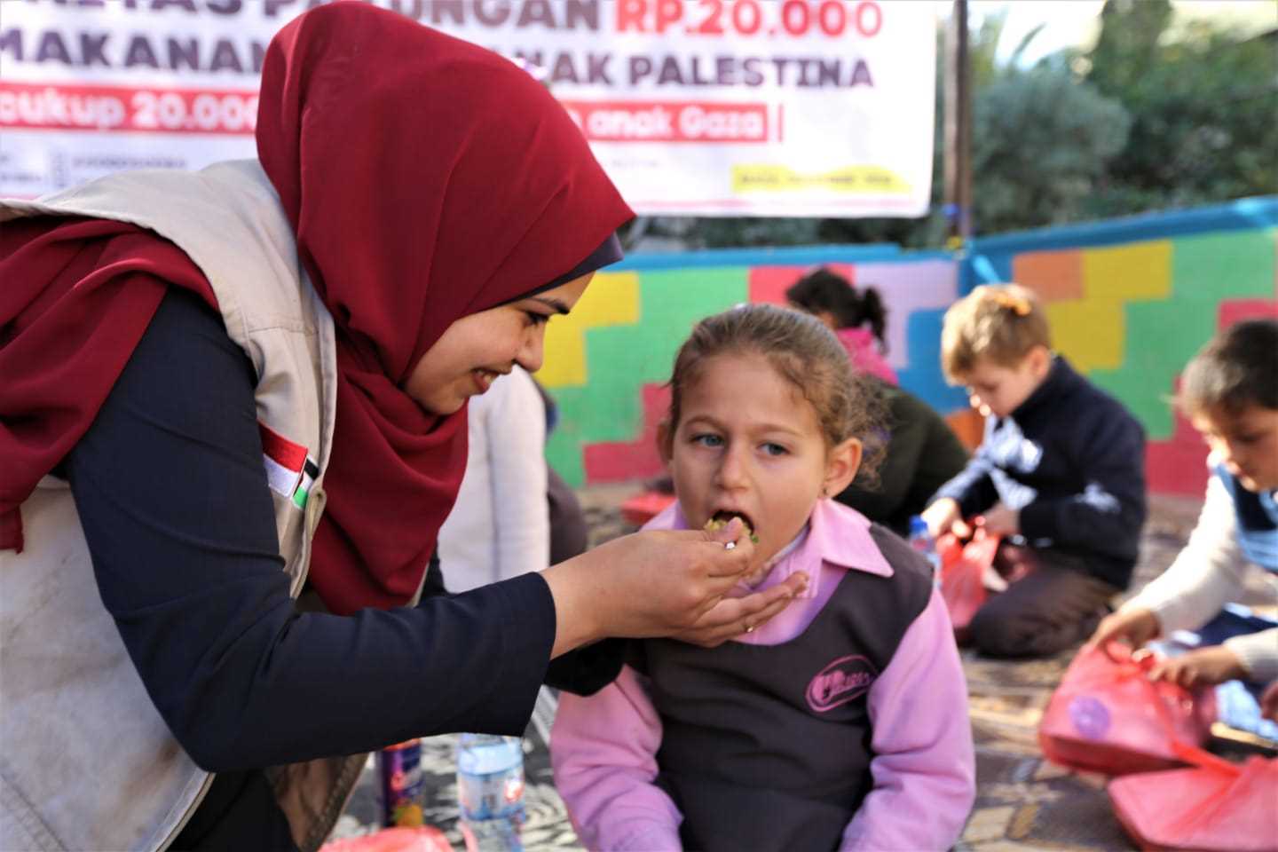 Tiap Pekan Lewat Jumat Berbagi, NPC Rutin Bagikan Nasi Kotak untuk Yatim dan Duafa di Gaza