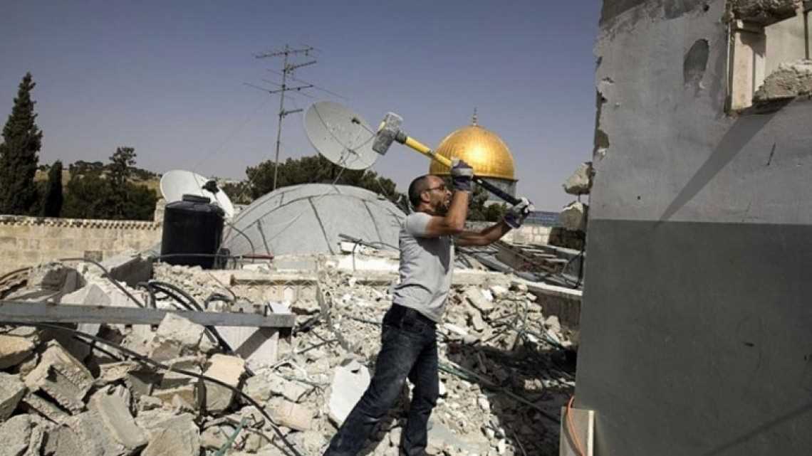 IDF Memaksa Warga Palestina Membongkar Rumahnya Yang Menghadap Qubbatus Sakhrah