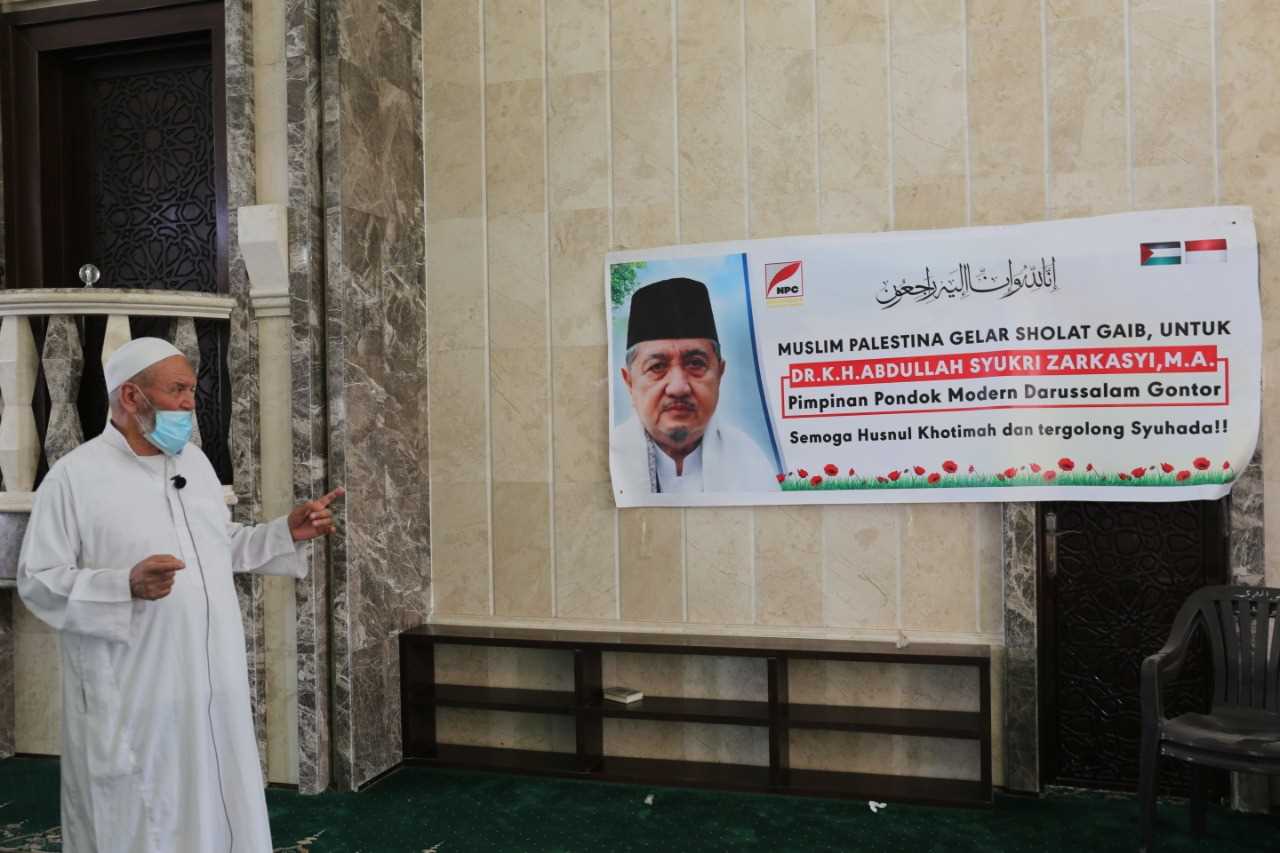 Muslim Palestina Gelar Salat Gaib untuk KH. Abdullah Syukri Zarkasyi