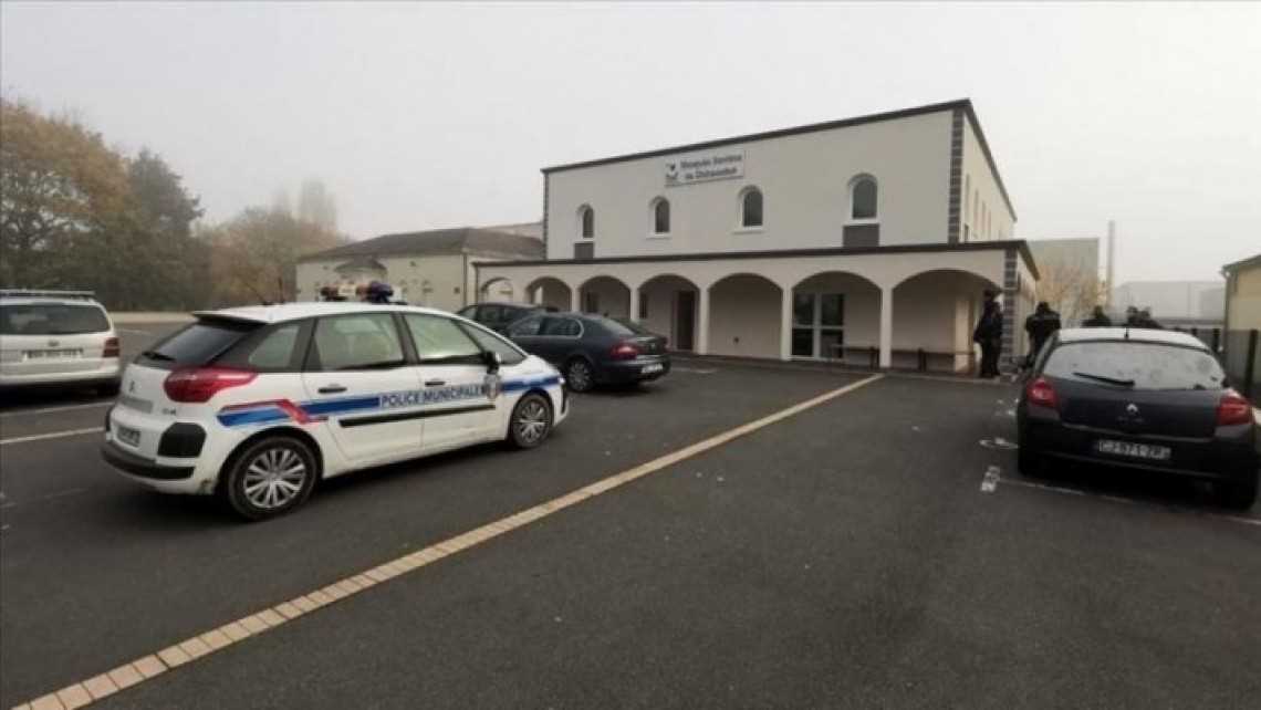 Pembakaran Masjid di Prancis Tak Mendapat Perhatian Serius