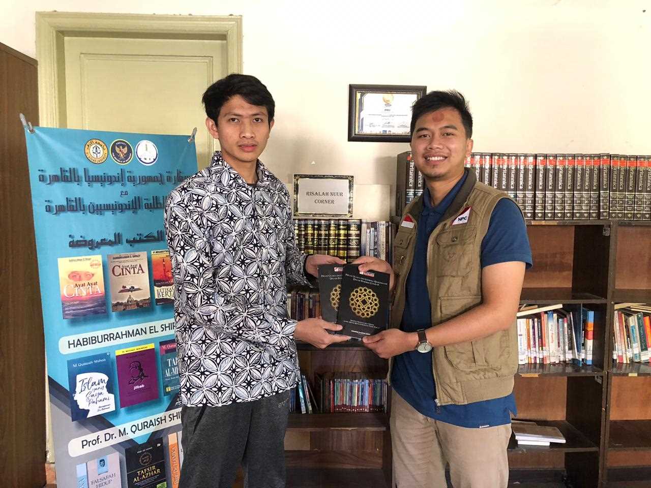 Jaga Tradisi Membaca dan Menulis, NPC Serahkan Buku ke PMIK Mesir