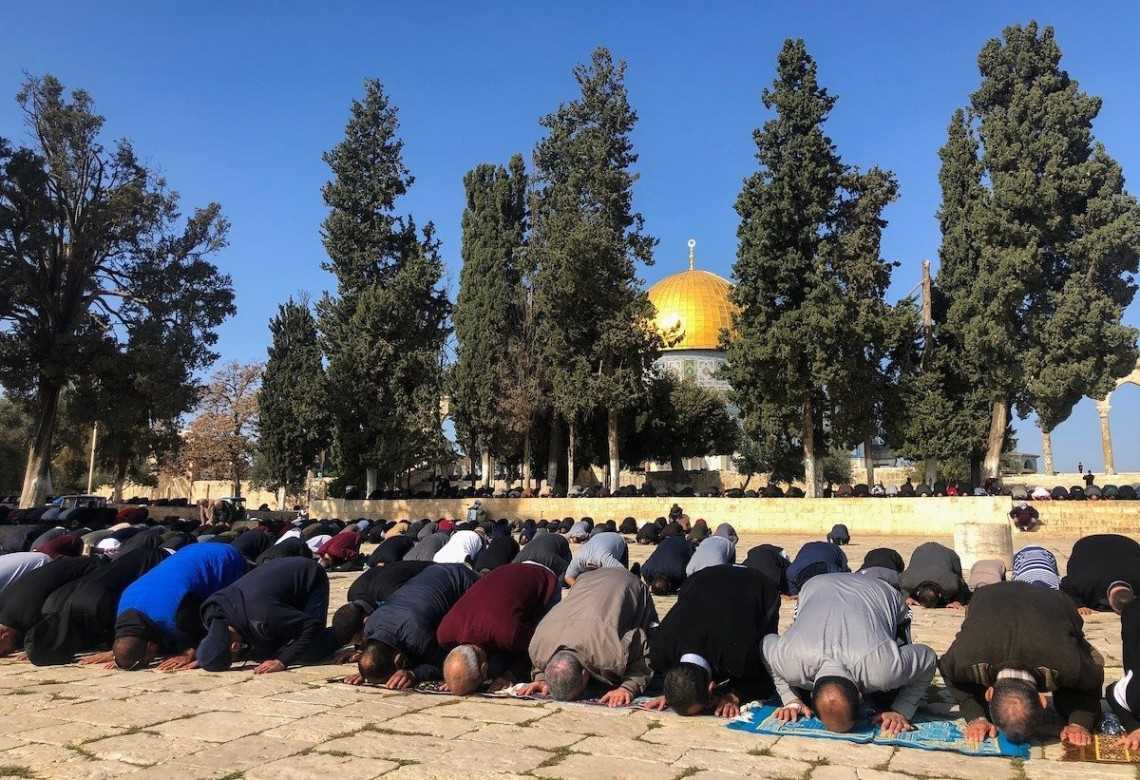 Belasan Ribu Warga Yerusalem Laksanakan Shalat Jumat di Masjid Al-Aqsa