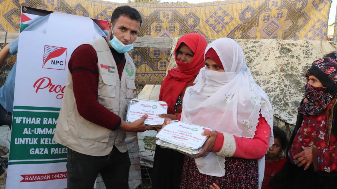 Peduli Nasib Muslimin Gaza, Al Ummahat Bekasi Sediakan Buka Puasa Gratis