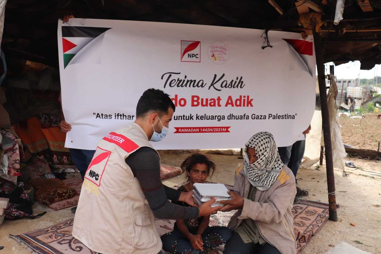 Ukir Keceriaan Anak Yatim Palestina, Sahabat Yatim Bagikan 100 Kado Lebaran