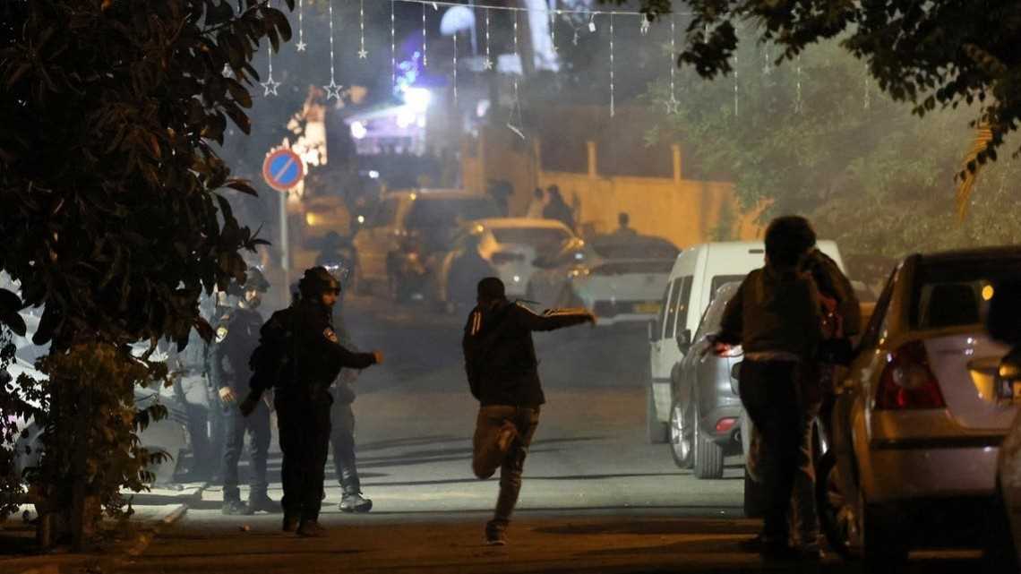 Warga Palestina Bentrok dengan Militer Israel di Lingkungan Makam Yusuf