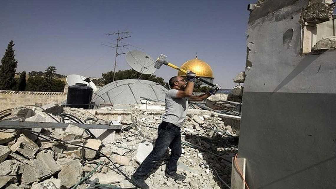 Israel Paksa Warga Palestina untuk Menghancurkan Rumahnya Sendiri di Yerusalem