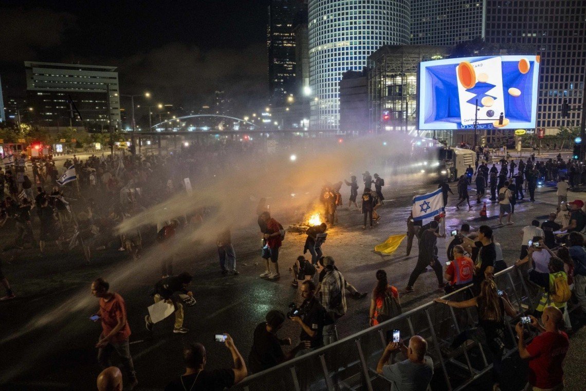 Pemerintah Israel Diambang Krisis: Rakyat Protes di Tel Aviv!