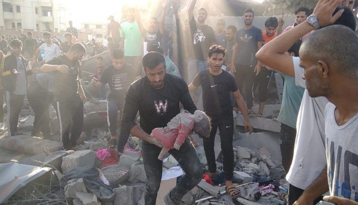 Israel Serang Sekolah di Jalur Gaza di Saat Anak-anak Sedang Tidur