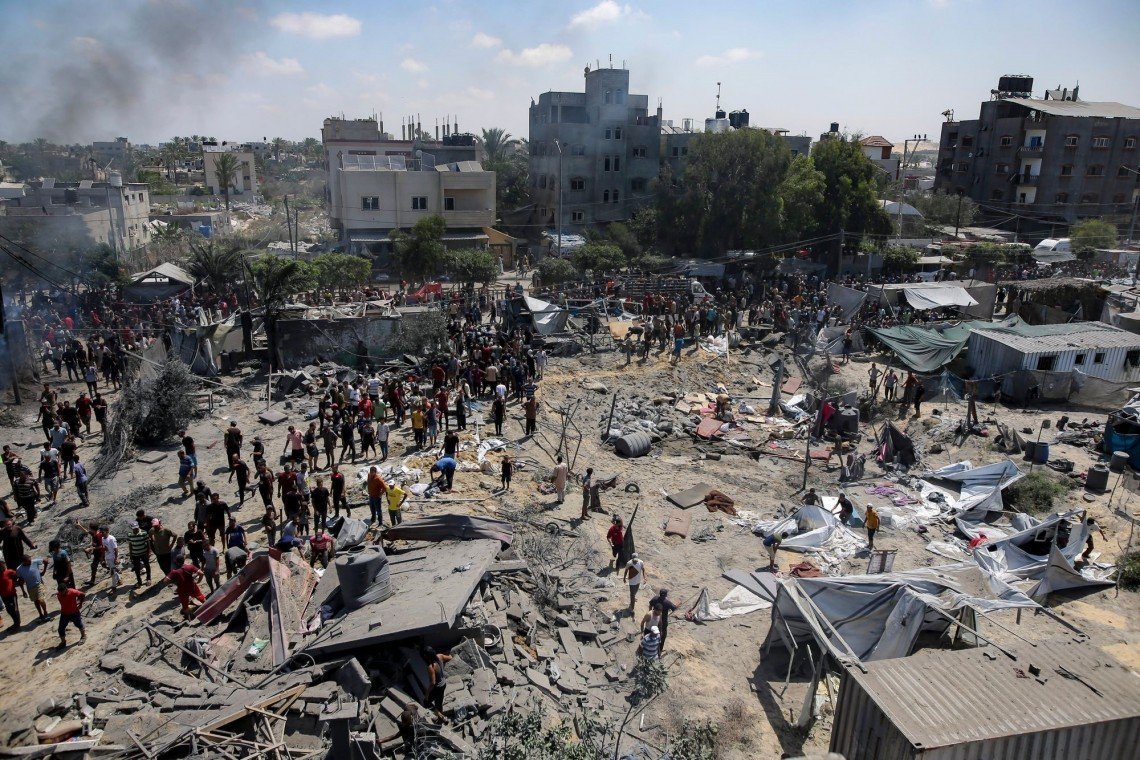 Wall Street Journal: 8 Ton Bom Israel Bakar Habis Kamp Pengungsi Palestina di Selatan Gaza