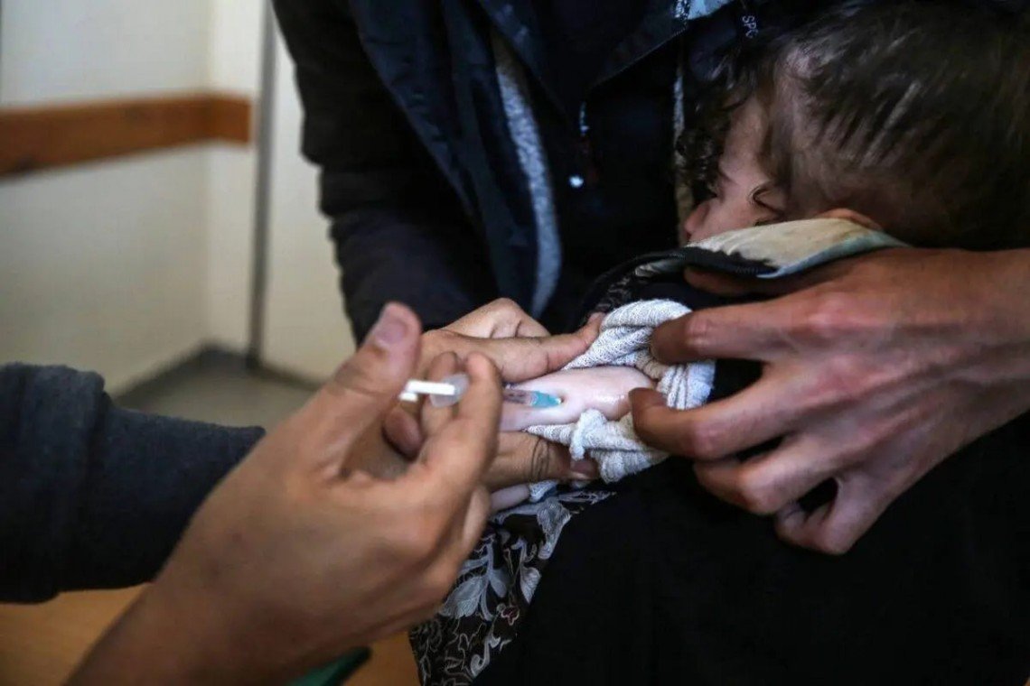Kasus Pertama dalam 25 Tahun Terakhir: Seorang Bayi Gaza Lumpuh Akibat Virus Polio Tipe 2