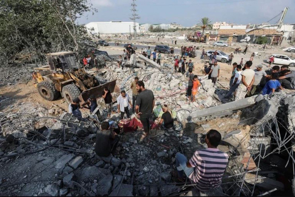 Serangan Israel Terhadap Tempat Penampungan di Gaza Menewaskan 15 Anggota Keluarga Palestina