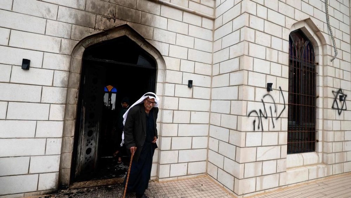 Israel Cuek, Ekstremis Yahudi Bakar Masjid Palestina di Tepi Barat