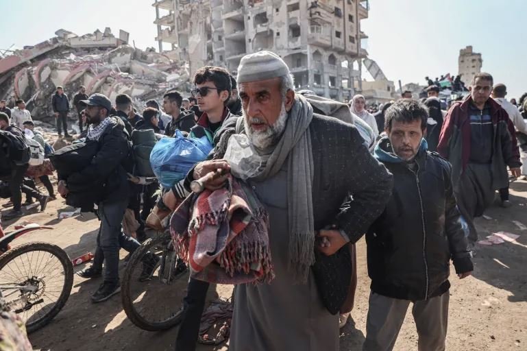 Kelelahan Tiba di Kota Gaza, Warga Palestina Kehilangan Rumah dan Keluarga
