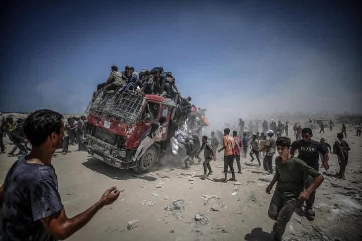 Bantuan Tak Lagi Aman: Truk Terbalik di Gaza, 20 Nyawa Melayang
