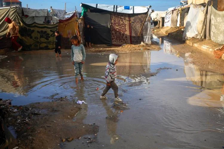 Gaza Membeku di Tengah Blokade: 17 Meninggal Dunia, Dunia Desak Israel Buka Akses Bantuan