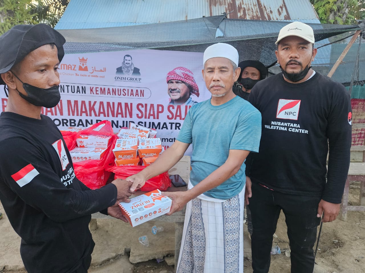 NPC Salurkan 400 Paket Makanan Siap Saji Almaz untuk Penyintas Banjir Aceh