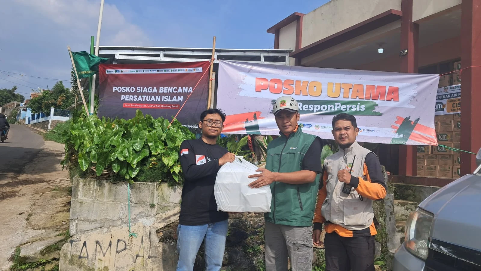 LAZNAS NPC Salurkan Bantuan Darurat bagi Korban Longsor di Cisarua