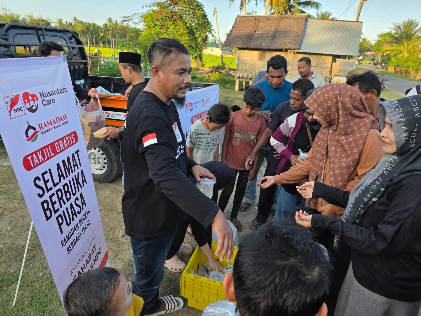 LAZNAS Nusantara Palestina Center Bagikan Takjil Gratis di Aceh Utara, Perkuat Kepedulian Sosial Ramadan